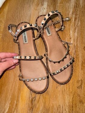 Steve Madden Tan Pyramid-Stud Ankle Strap Sandals